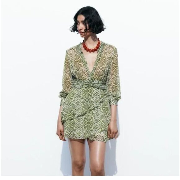 Dresses & Skirts - NWOT Zara Green and White Printed Mini Dress Size Large